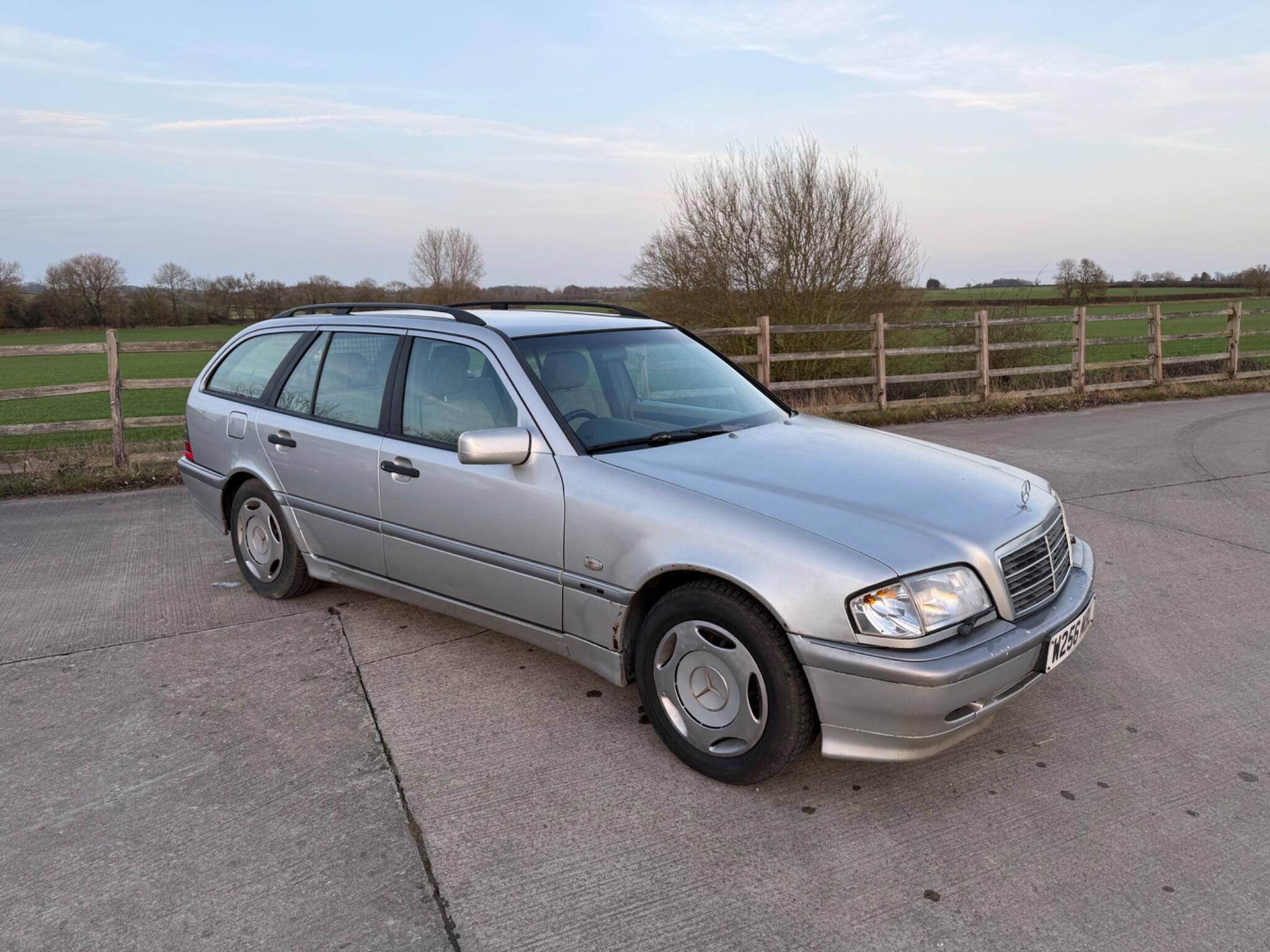 Mercedes-Benz C Class 2.4 C240 Classic 5dr — photo 41 of 66